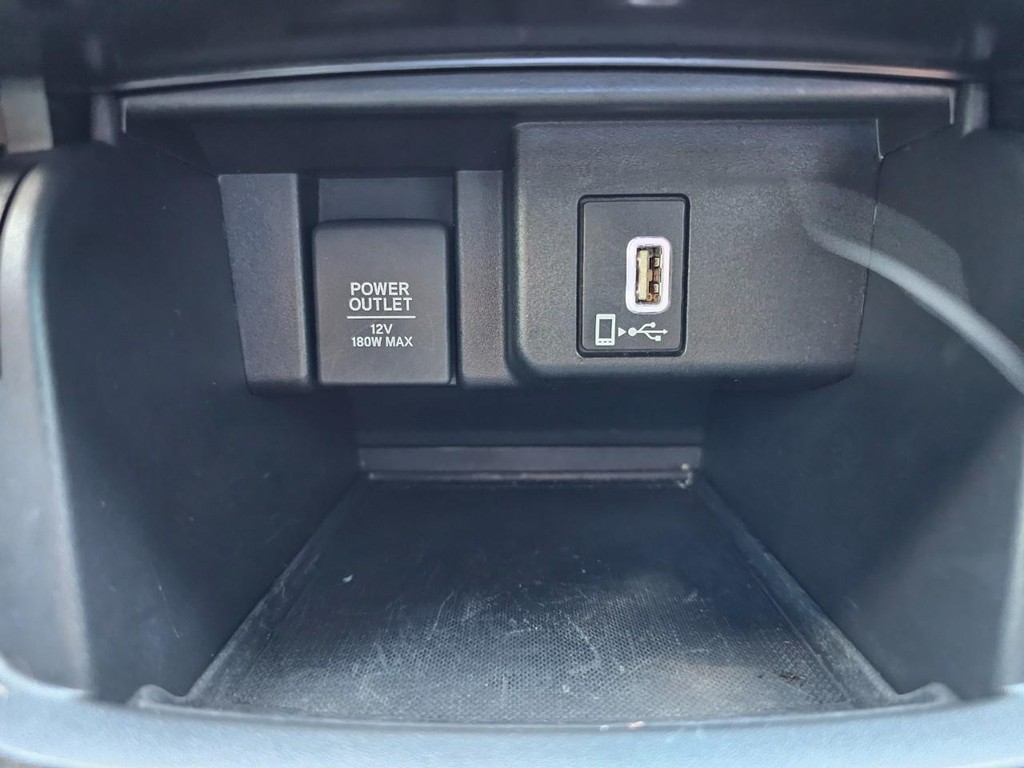 Honda Accord Sedan Vehicle Full-screen Gallery Image 24