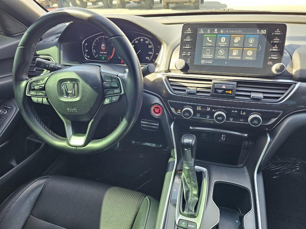 Honda Accord Sedan Vehicle Full-screen Gallery Image 30