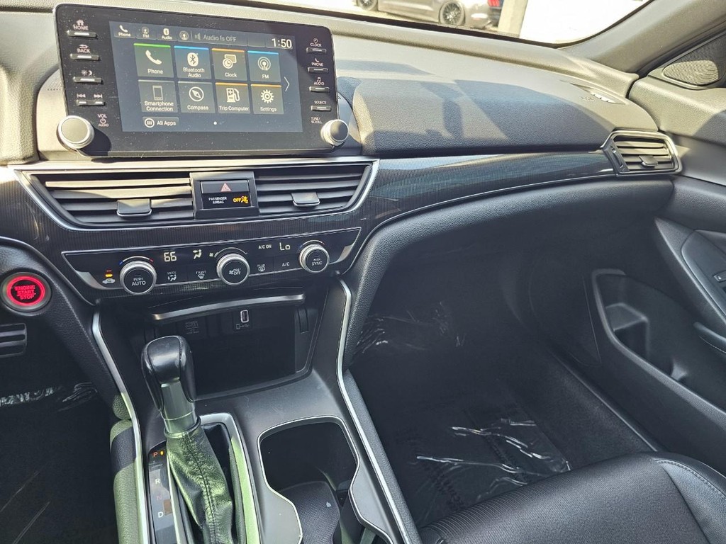 Honda Accord Sedan Vehicle Full-screen Gallery Image 31