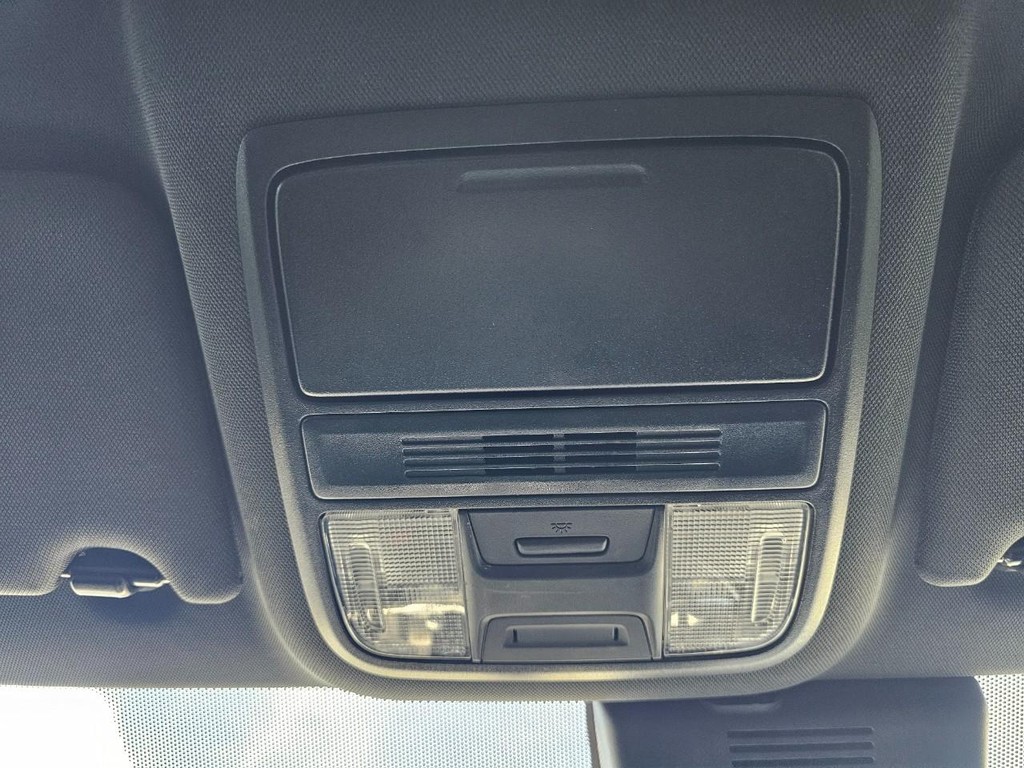 Honda Accord Sedan Vehicle Full-screen Gallery Image 33