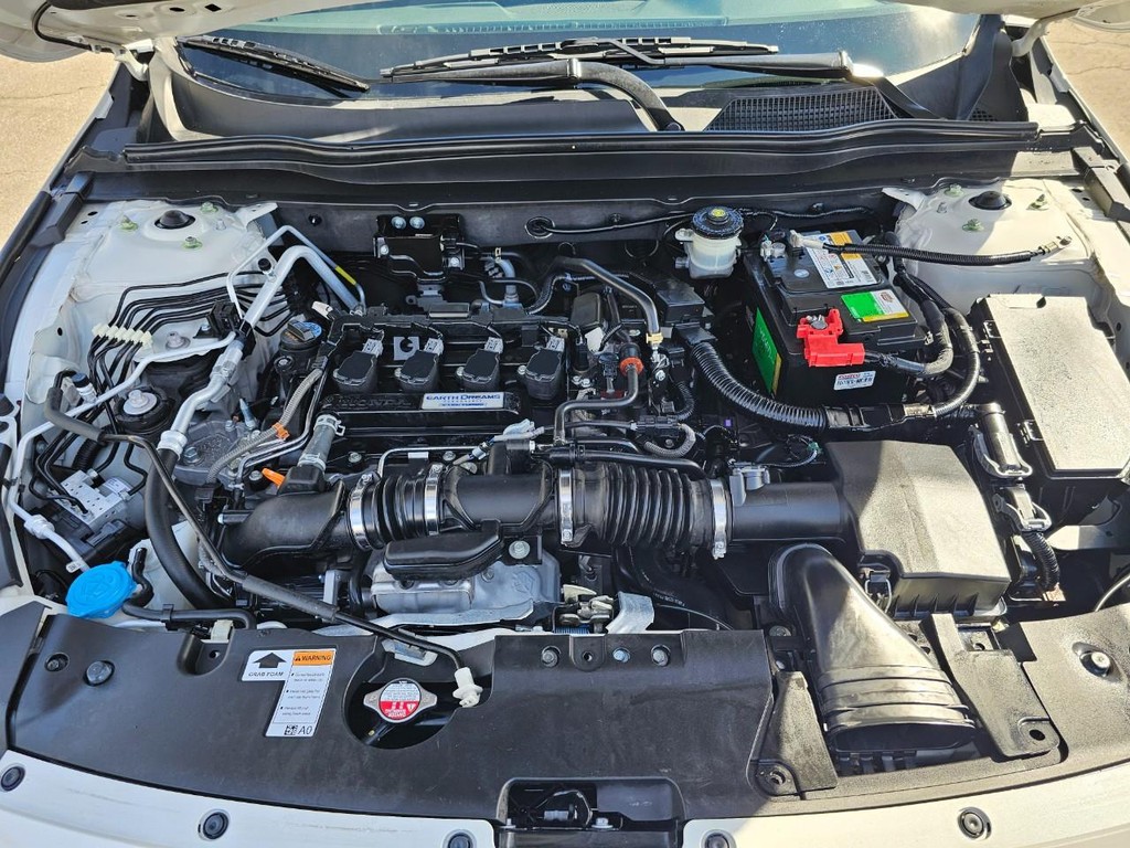 Honda Accord Sedan Vehicle Full-screen Gallery Image 35