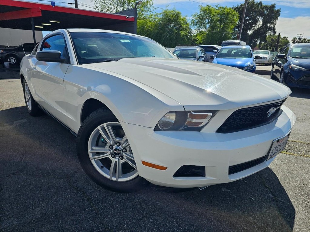 Ford Mustang Vehicle Full-screen Gallery Image 7
