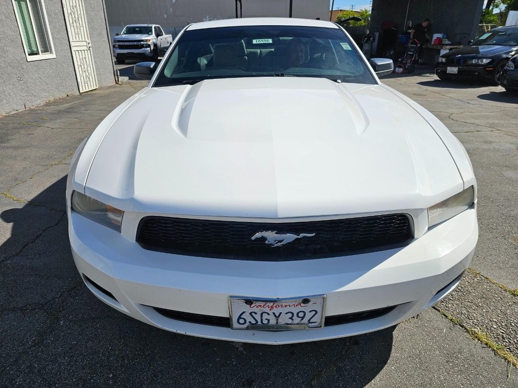 Ford Mustang Vehicle Full-screen Gallery Image 8