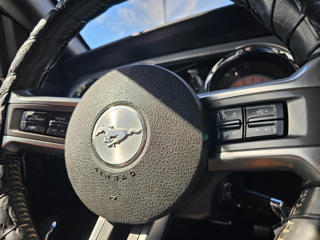 Ford Mustang Vehicle Full-screen Gallery Image 18