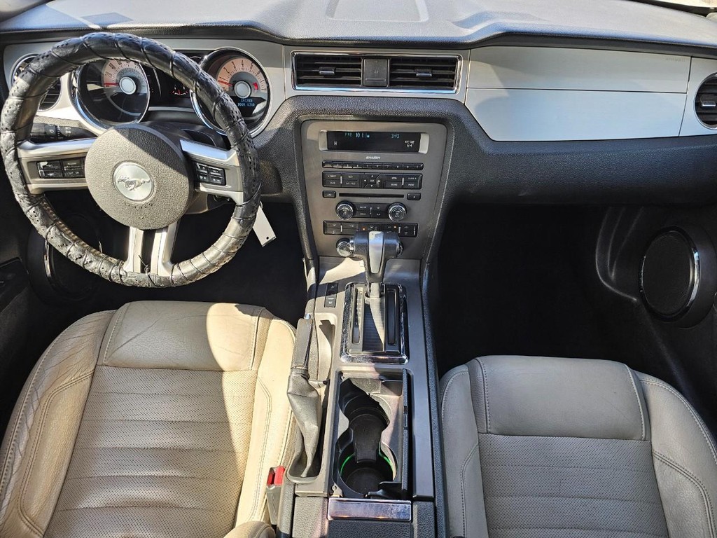 Ford Mustang Vehicle Full-screen Gallery Image 22