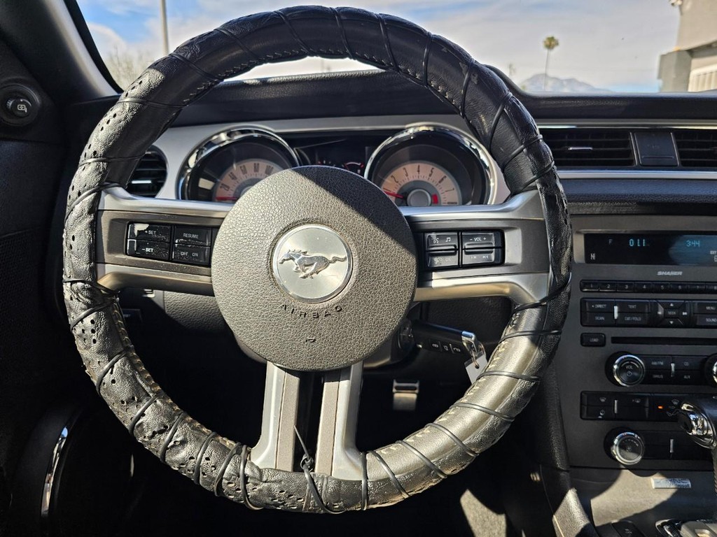 Ford Mustang Vehicle Full-screen Gallery Image 24