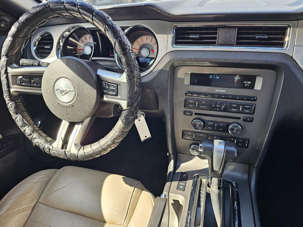 Ford Mustang Vehicle Full-screen Gallery Image 25