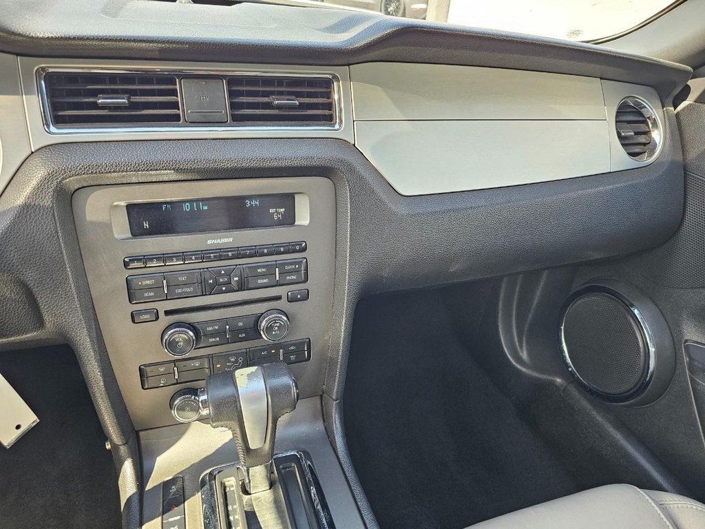 Ford Mustang Vehicle Full-screen Gallery Image 26