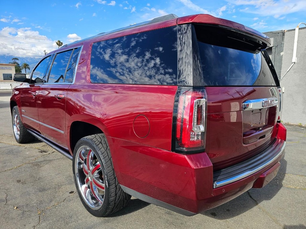 GMC Yukon XL Vehicle Full-screen Gallery Image 4