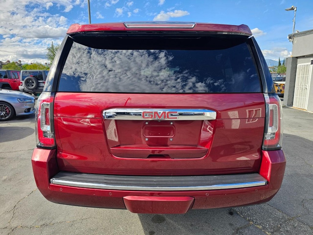 GMC Yukon XL Vehicle Full-screen Gallery Image 5