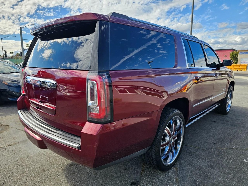 GMC Yukon XL Vehicle Full-screen Gallery Image 6