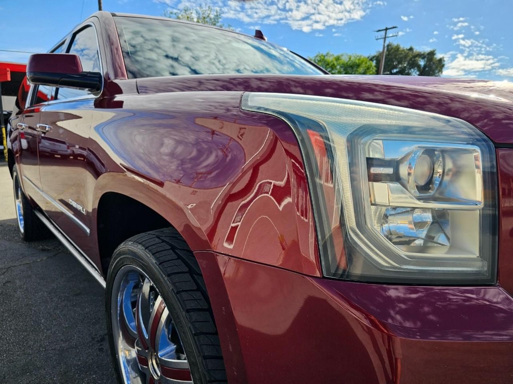 GMC Yukon XL Vehicle Full-screen Gallery Image 10