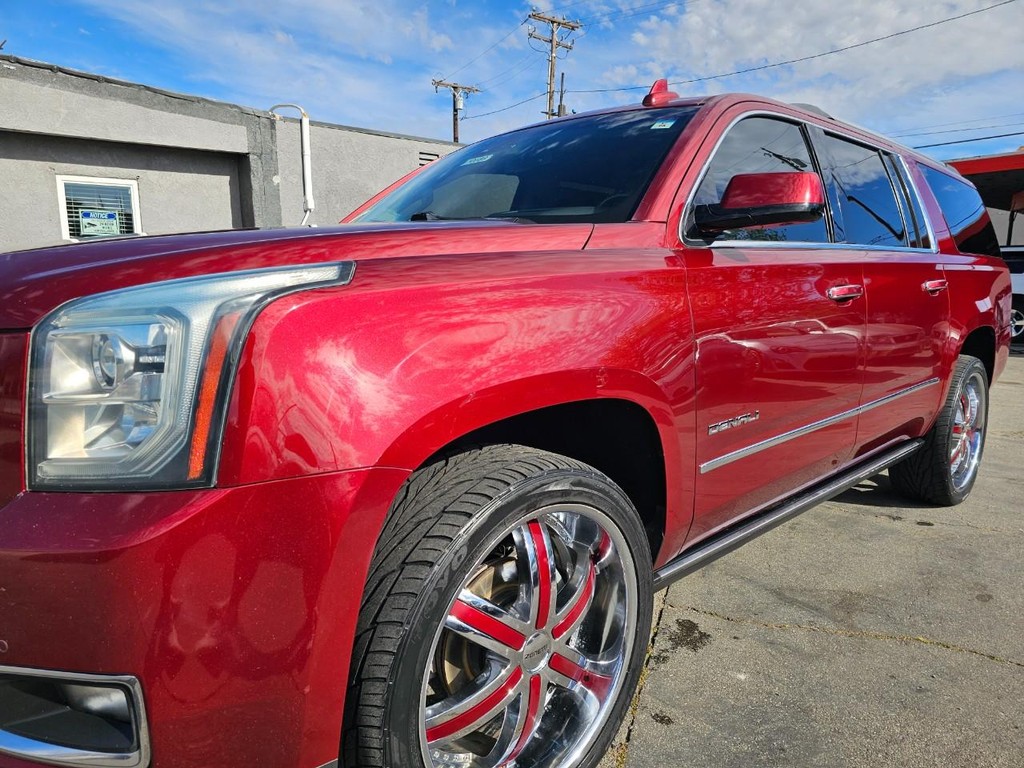 GMC Yukon XL Vehicle Full-screen Gallery Image 11