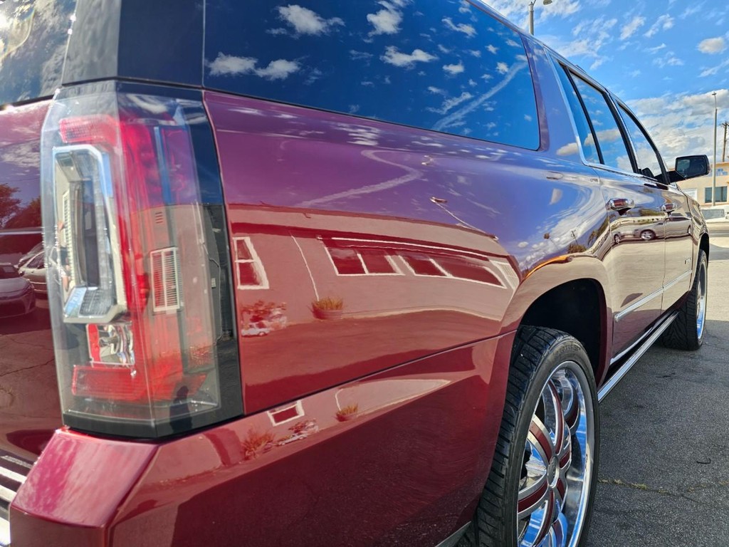 GMC Yukon XL Vehicle Full-screen Gallery Image 13