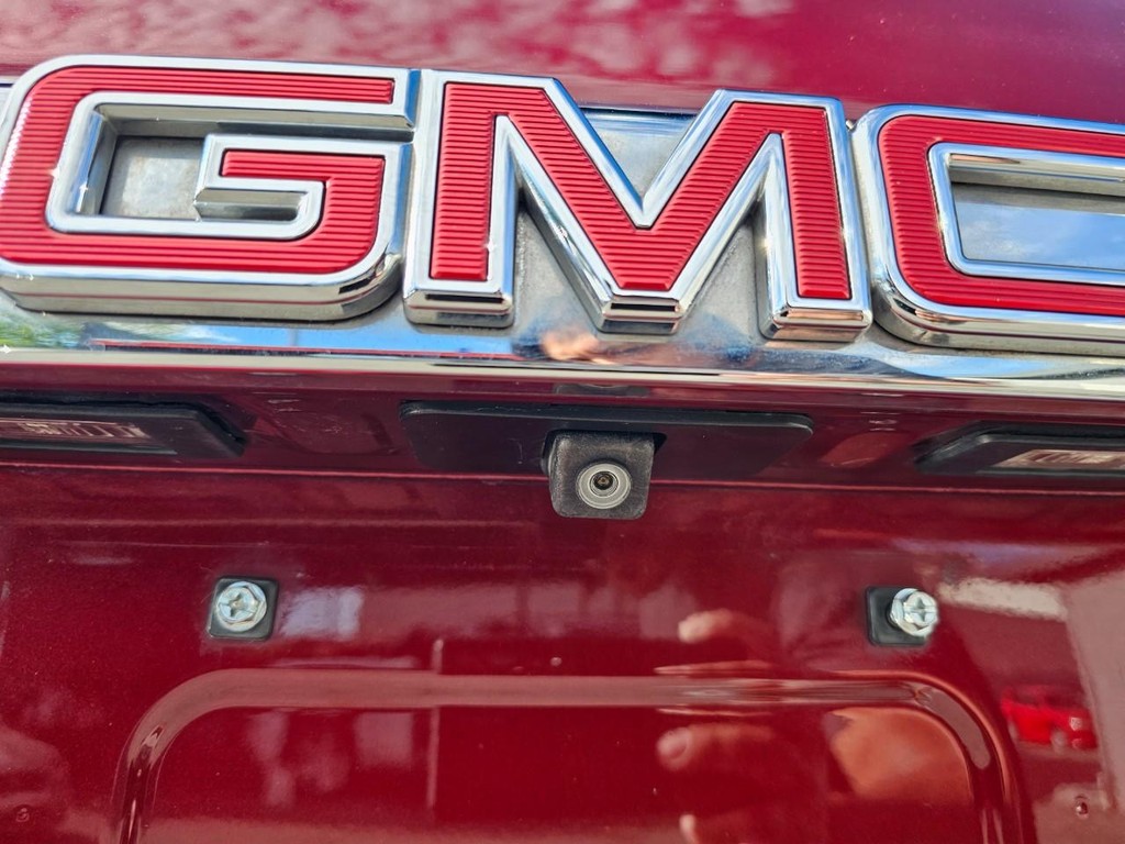 GMC Yukon XL Vehicle Full-screen Gallery Image 14