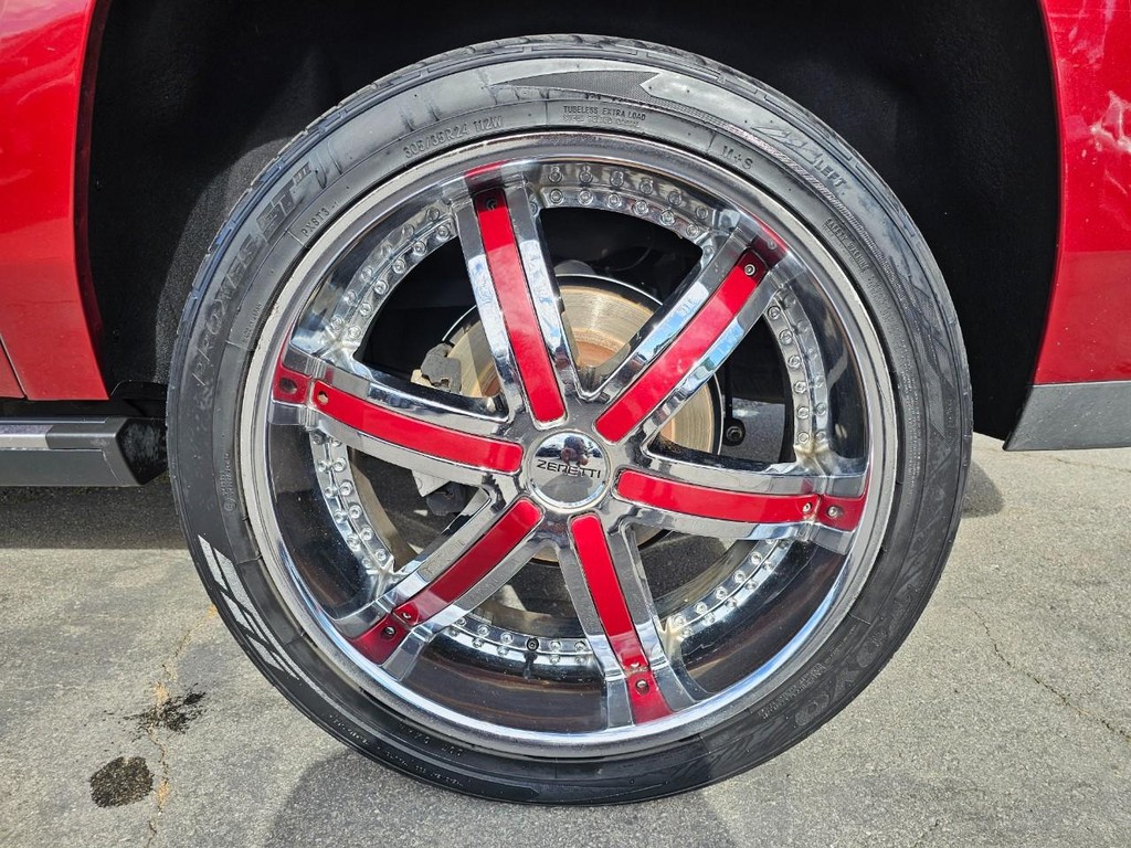 GMC Yukon XL Vehicle Full-screen Gallery Image 16