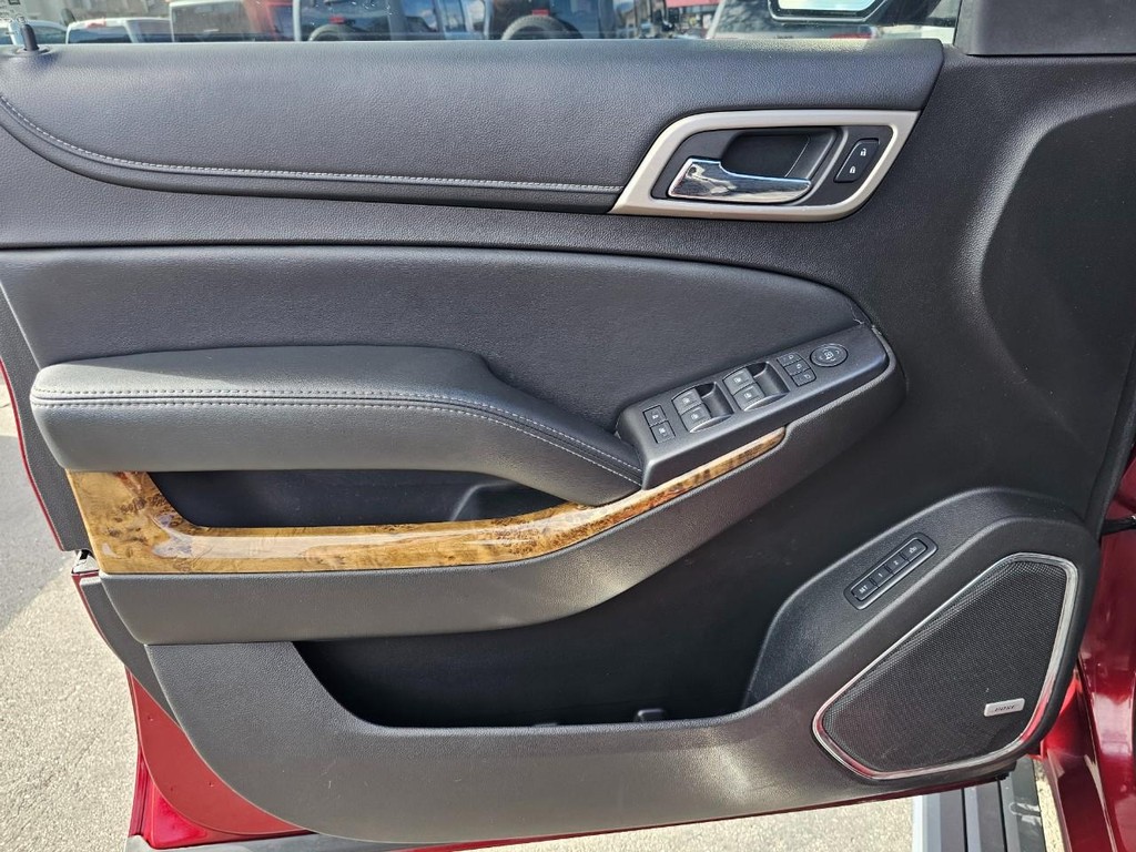 GMC Yukon XL Vehicle Full-screen Gallery Image 17