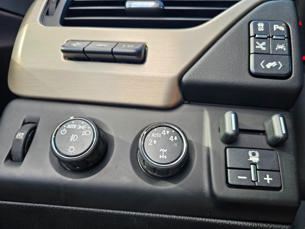 GMC Yukon XL Vehicle Full-screen Gallery Image 20