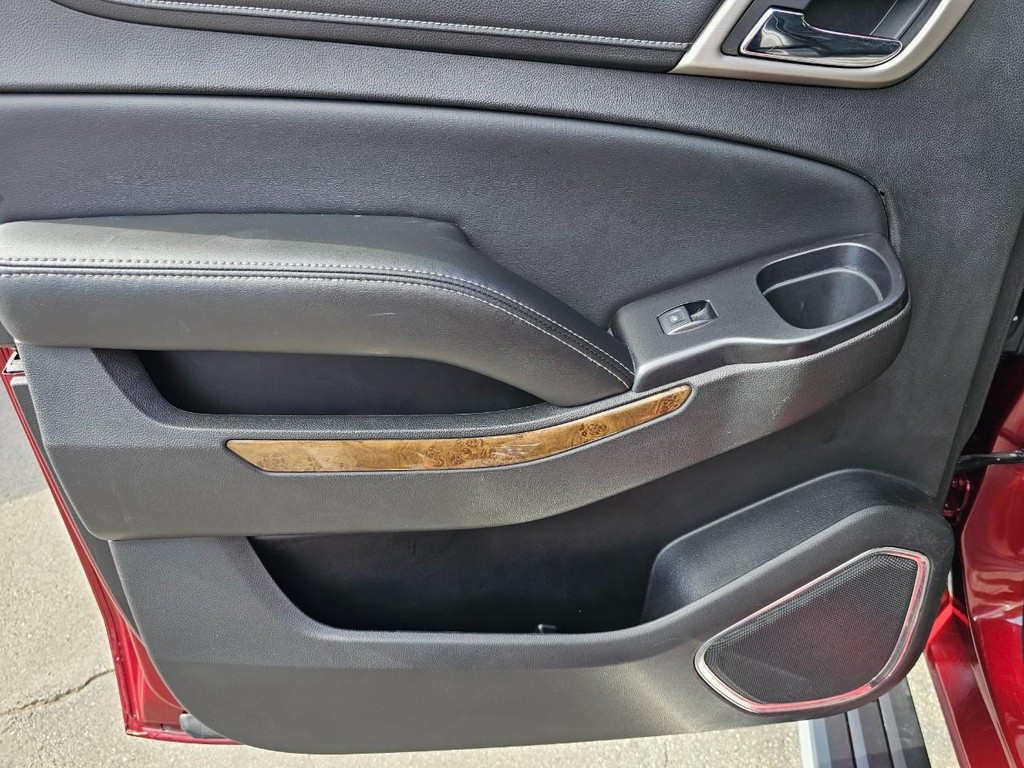 GMC Yukon XL Vehicle Full-screen Gallery Image 24