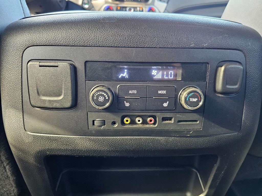 GMC Yukon XL Vehicle Full-screen Gallery Image 27