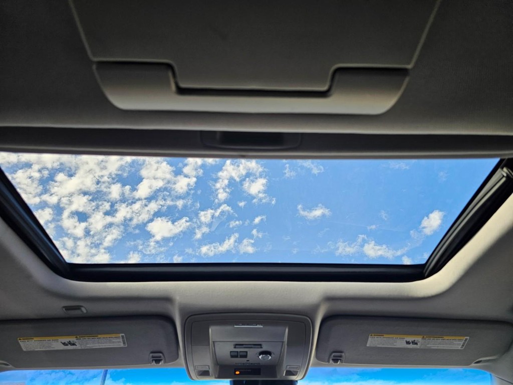 GMC Yukon XL Vehicle Full-screen Gallery Image 28