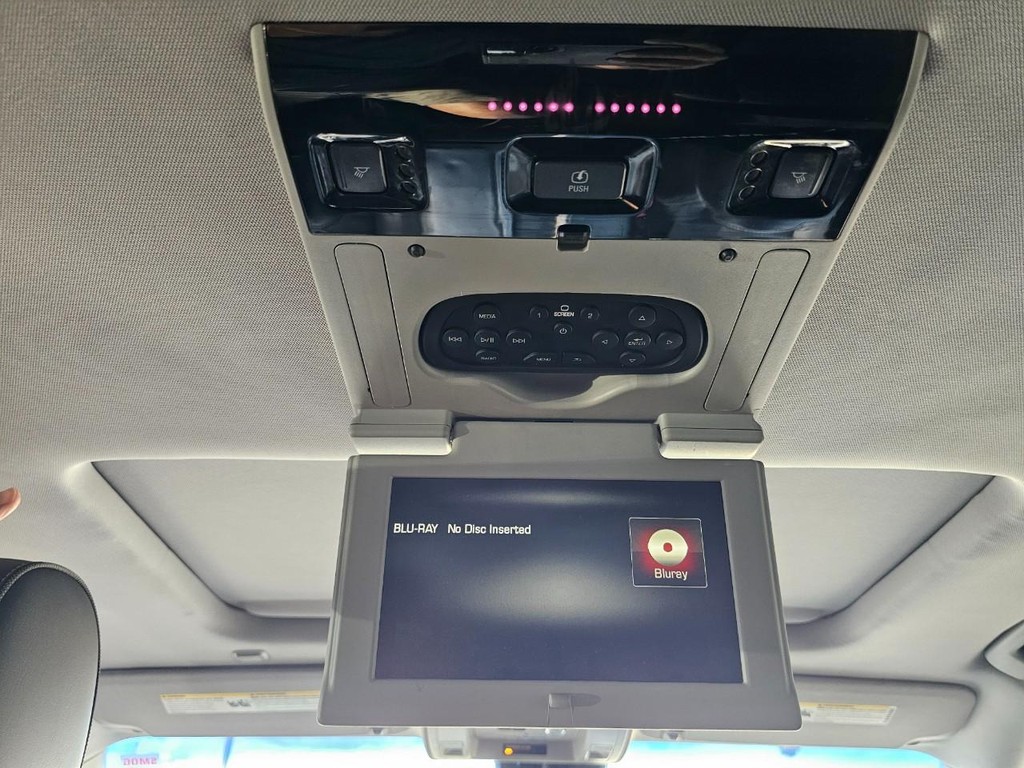 GMC Yukon XL Vehicle Full-screen Gallery Image 29