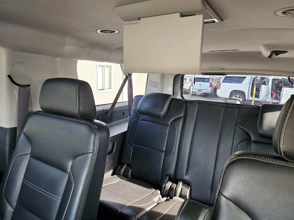 GMC Yukon XL Vehicle Full-screen Gallery Image 30