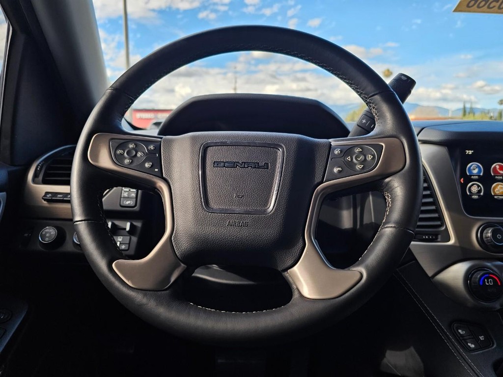 GMC Yukon XL Vehicle Full-screen Gallery Image 33