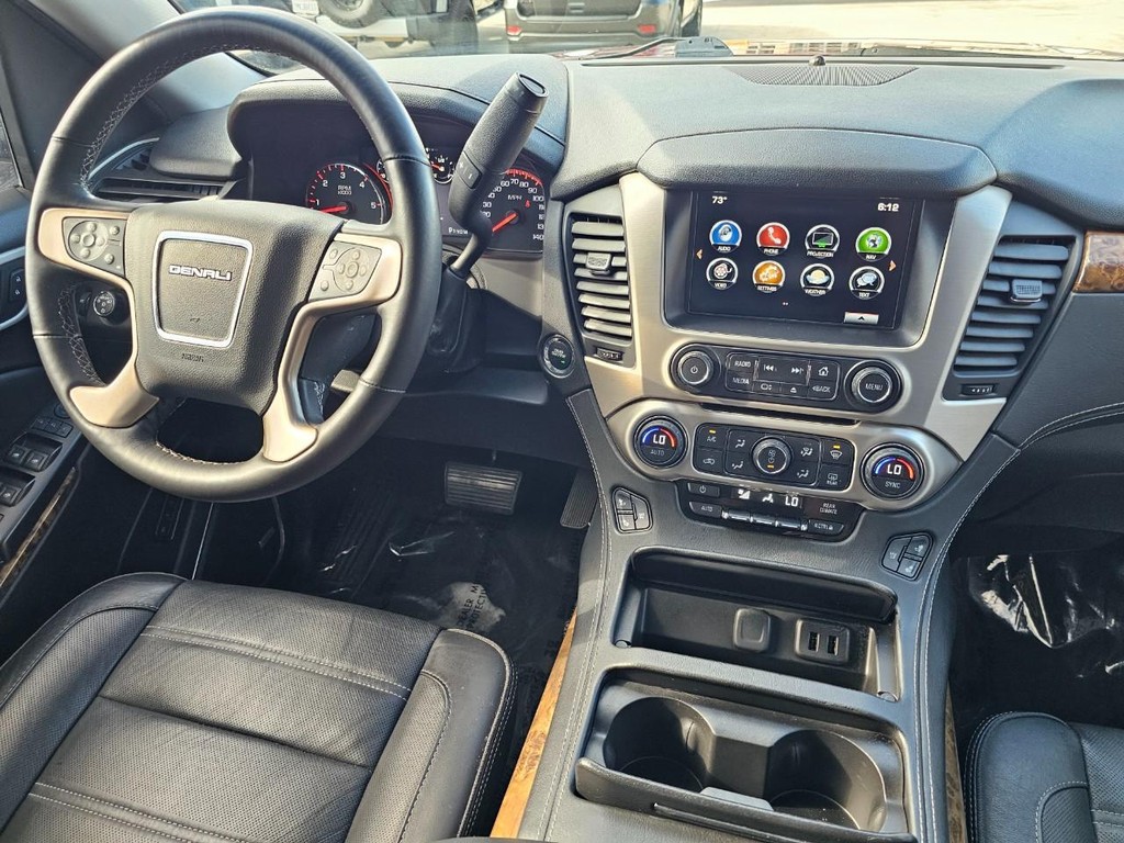 GMC Yukon XL Vehicle Full-screen Gallery Image 34