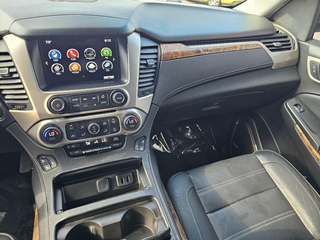 GMC Yukon XL Vehicle Full-screen Gallery Image 35