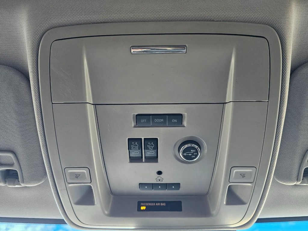 GMC Yukon XL Vehicle Full-screen Gallery Image 37