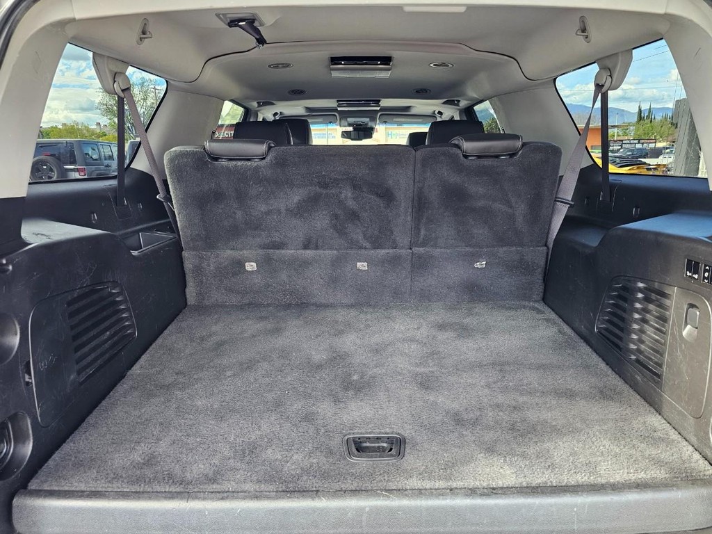 GMC Yukon XL Vehicle Full-screen Gallery Image 38