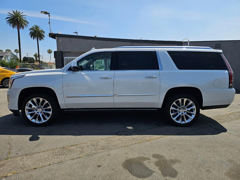 Cadillac Escalade ESV Vehicle Full-screen Gallery Image 3