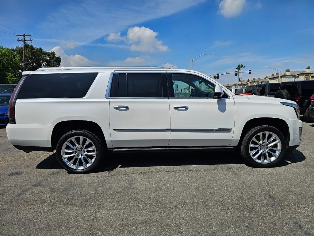 Cadillac Escalade ESV Vehicle Full-screen Gallery Image 7