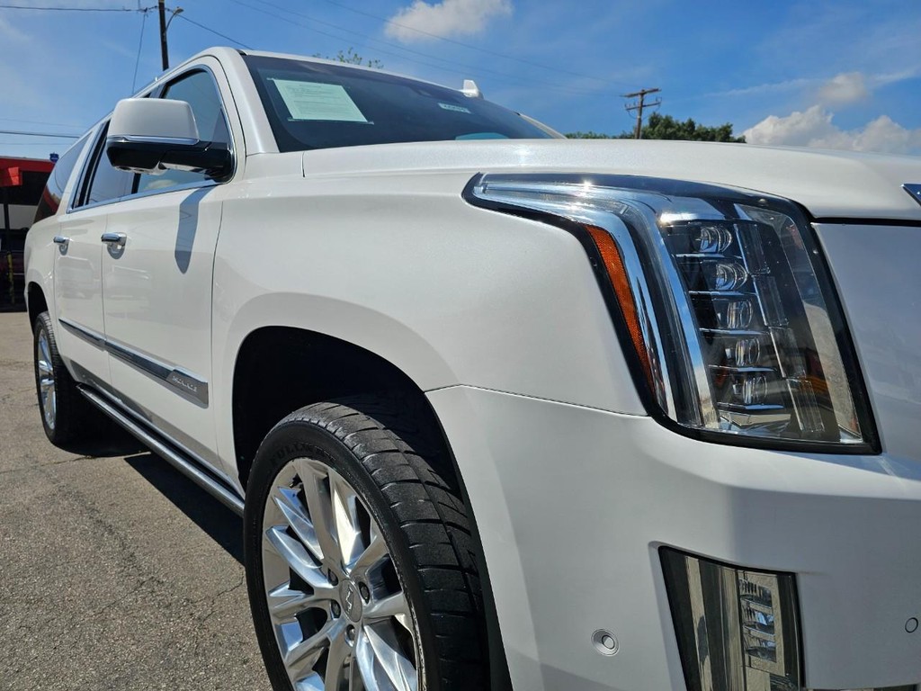 Cadillac Escalade ESV Vehicle Full-screen Gallery Image 10