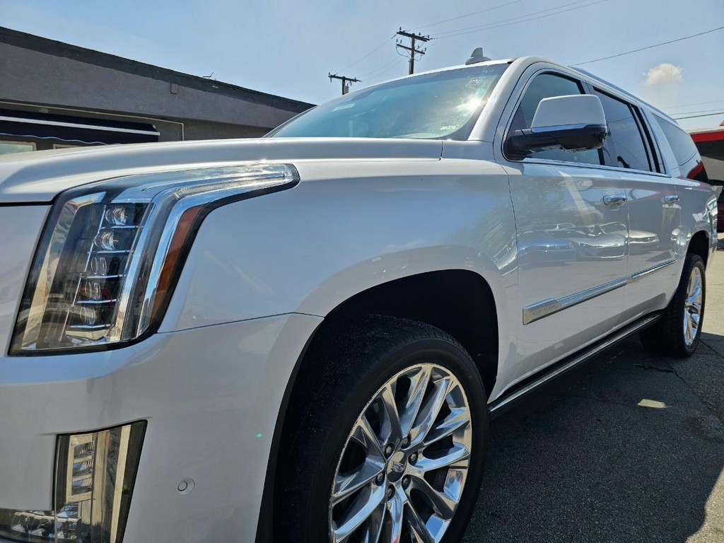 Cadillac Escalade ESV Vehicle Full-screen Gallery Image 11