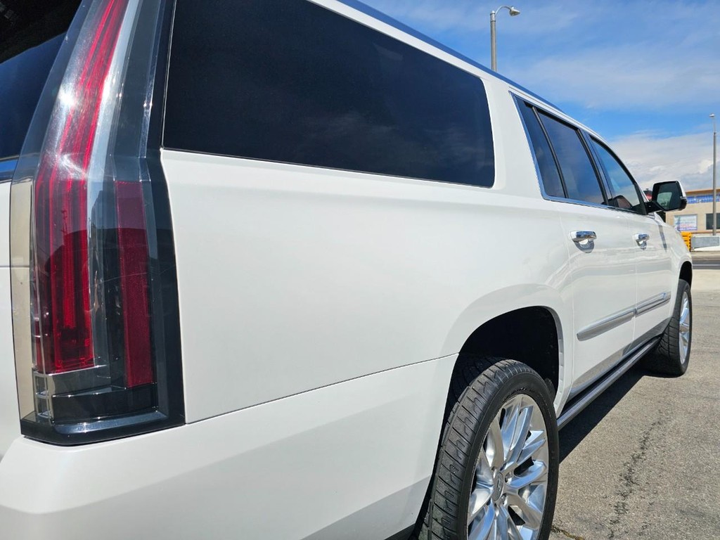 Cadillac Escalade ESV Vehicle Full-screen Gallery Image 13