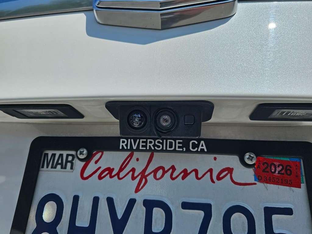 Cadillac Escalade ESV Vehicle Full-screen Gallery Image 14