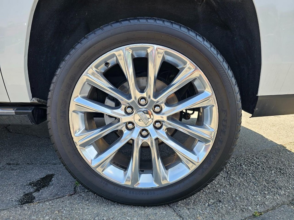 Cadillac Escalade ESV Vehicle Full-screen Gallery Image 16