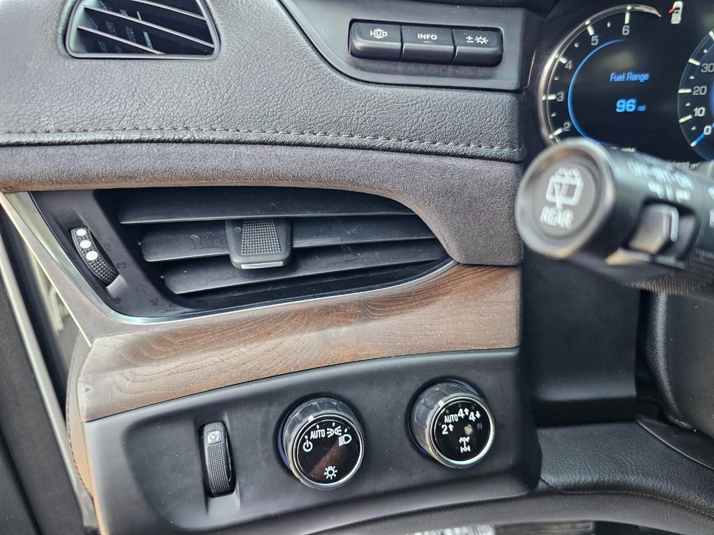 Cadillac Escalade ESV Vehicle Full-screen Gallery Image 19