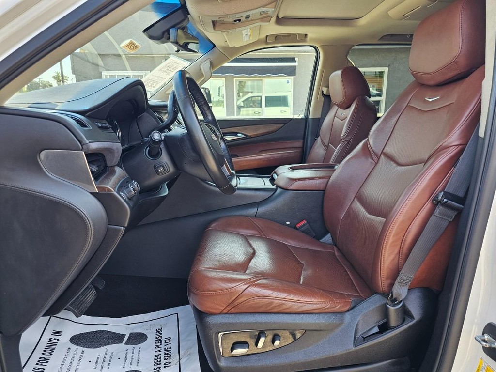 Cadillac Escalade ESV Vehicle Full-screen Gallery Image 20