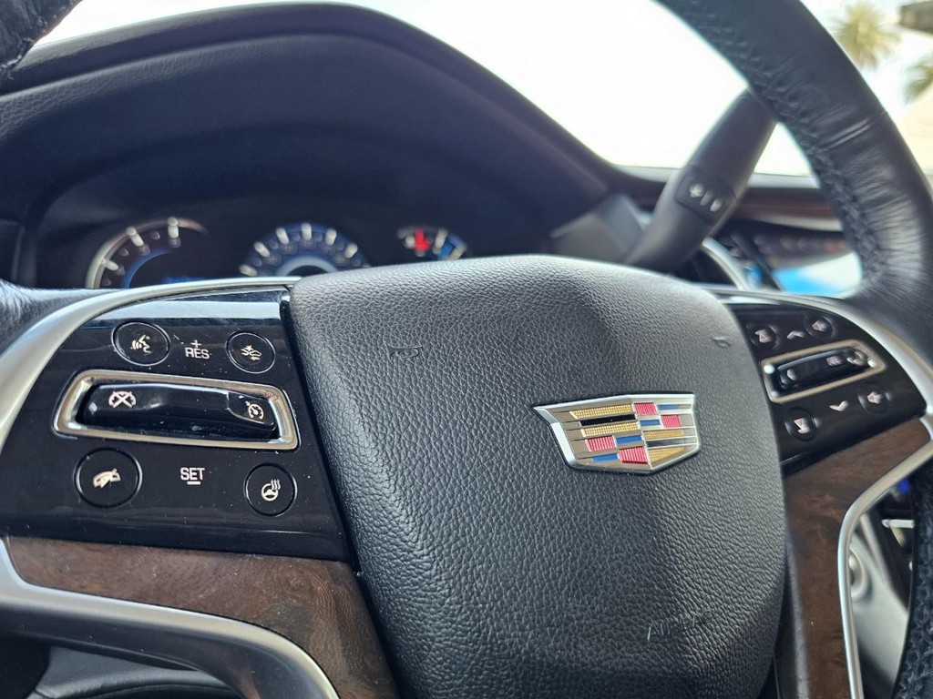 Cadillac Escalade ESV Vehicle Full-screen Gallery Image 21