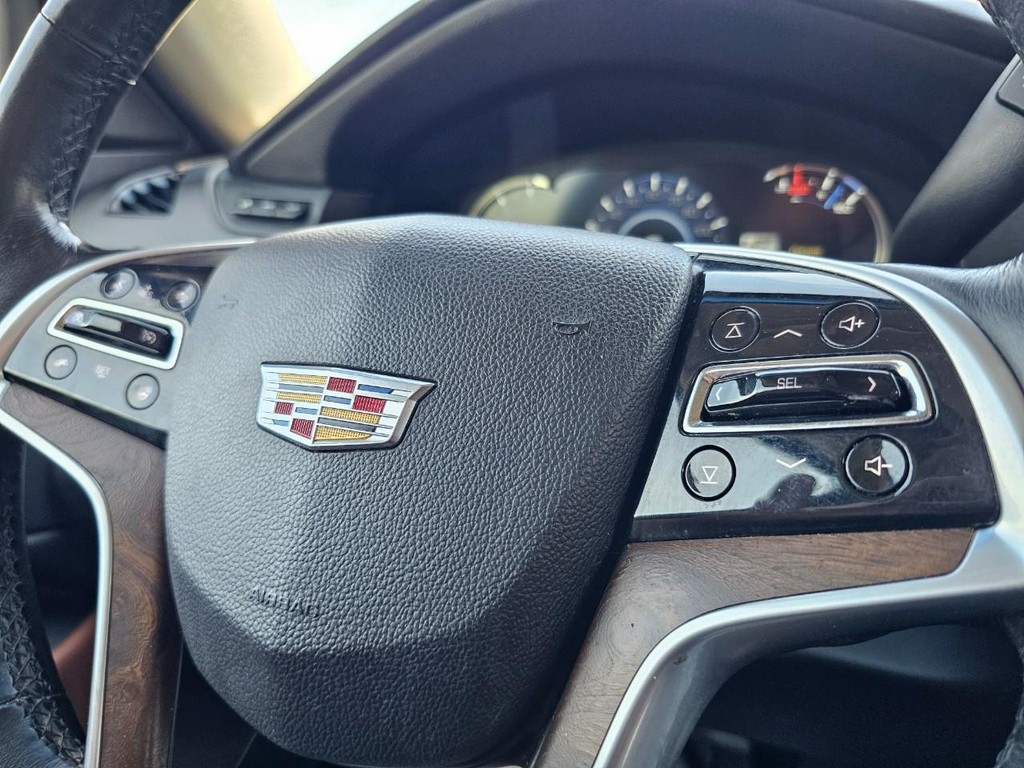 Cadillac Escalade ESV Vehicle Full-screen Gallery Image 22