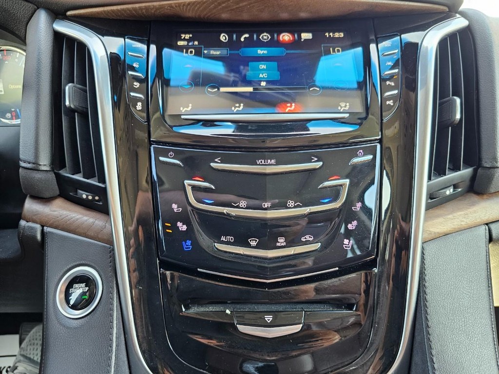 Cadillac Escalade ESV Vehicle Full-screen Gallery Image 24