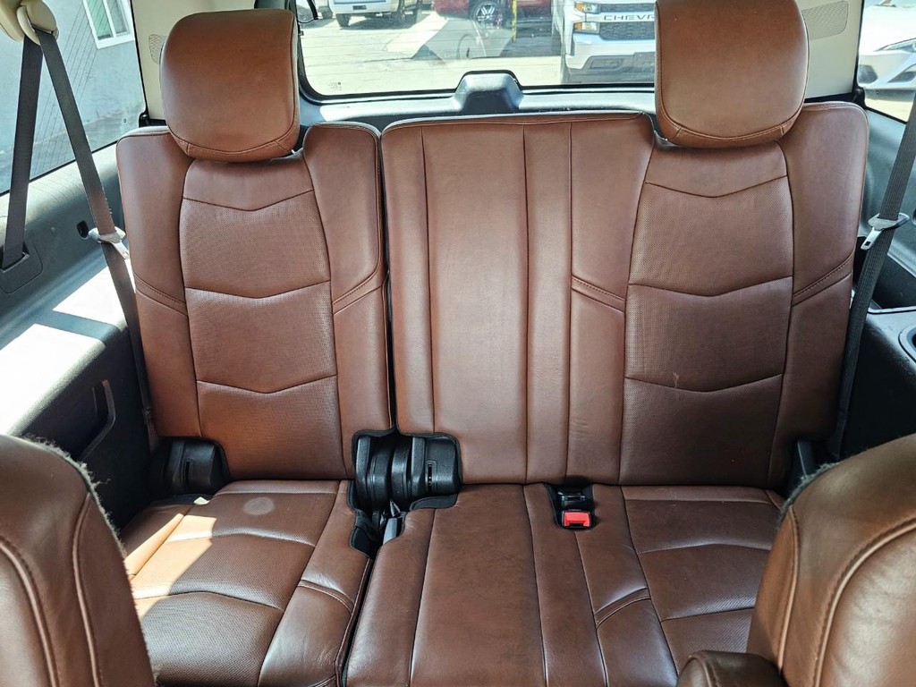 Cadillac Escalade ESV Vehicle Full-screen Gallery Image 28