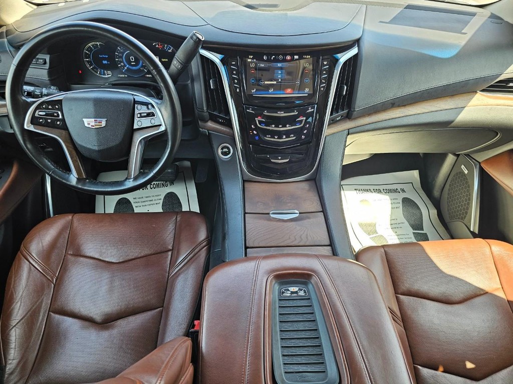 Cadillac Escalade ESV Vehicle Full-screen Gallery Image 30