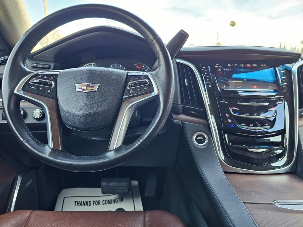 Cadillac Escalade ESV Vehicle Full-screen Gallery Image 31