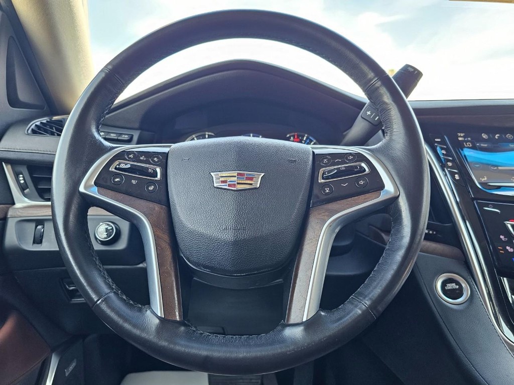 Cadillac Escalade ESV Vehicle Full-screen Gallery Image 32