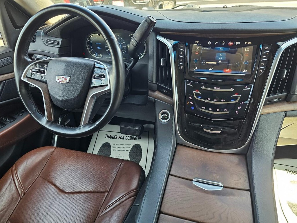 Cadillac Escalade ESV Vehicle Full-screen Gallery Image 33