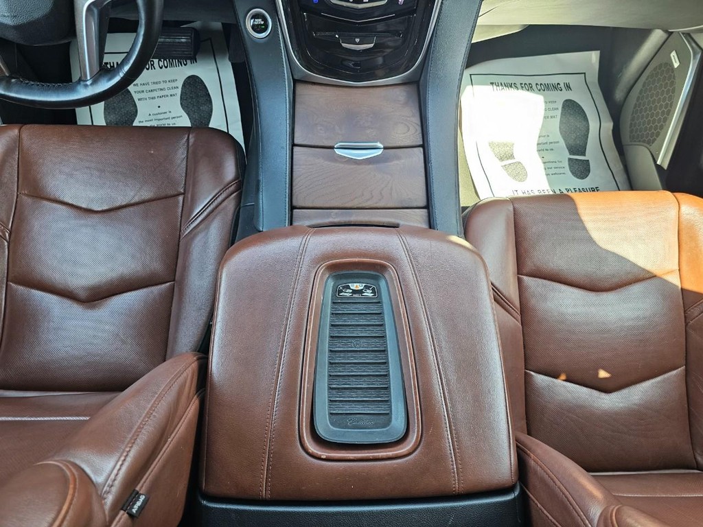 Cadillac Escalade ESV Vehicle Full-screen Gallery Image 35